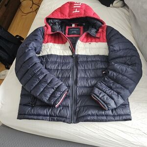 Tommy Hilfiger Men’s Navy, Red & White Colorblock Quilted Puffer Jacket